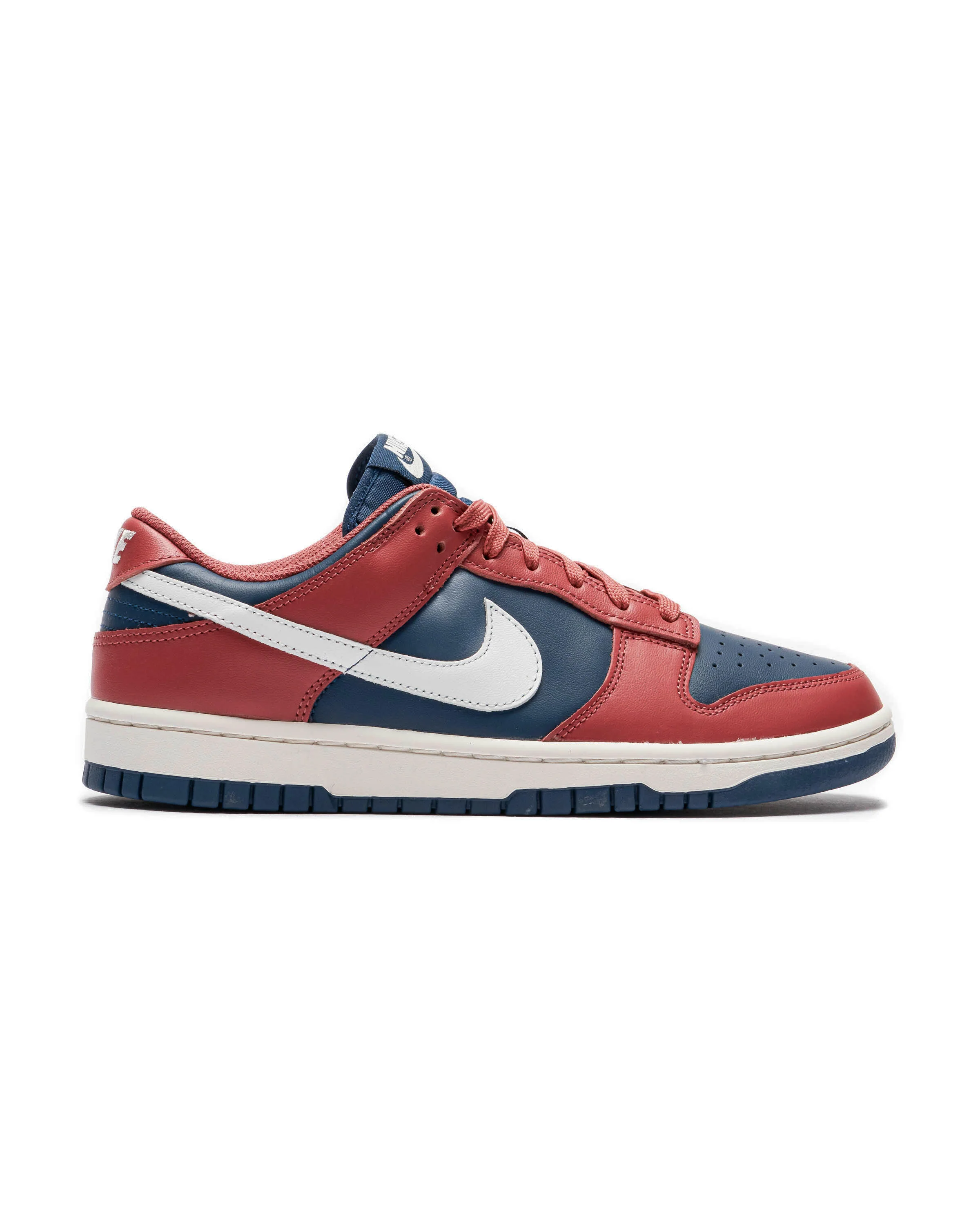 Nike WMNS DUNK LOW
